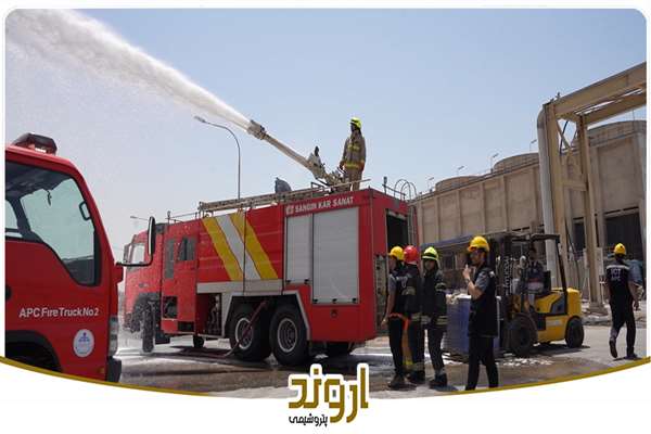 مانور عملیات آب رسانی به ماشین های آتش نشانی در زمان قطع منابع آب از شرکت تامین کننده تیرماه ۱۴۰۴
